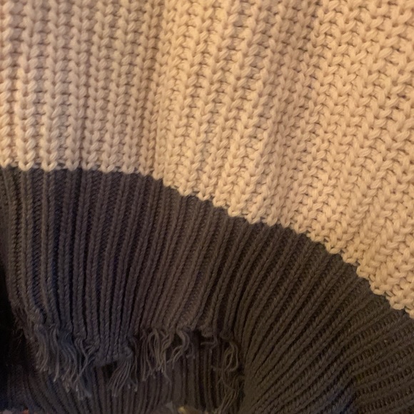 Distressed sweater - Picture 2 of 5